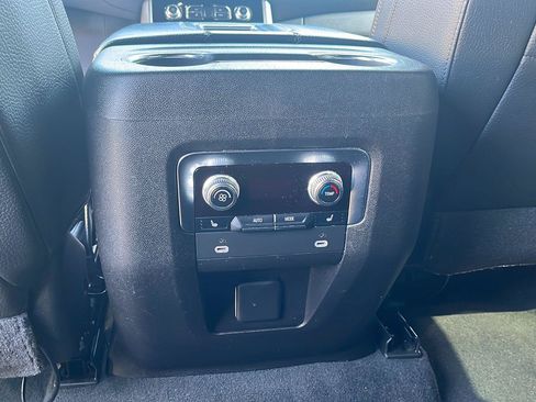 Used 2021 GMC Yukon XL Denali w/ Denali Premium Package AWD/4WD image 14