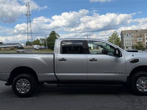 Used 2017 Nissan Titan SV AWD/4WD image 4