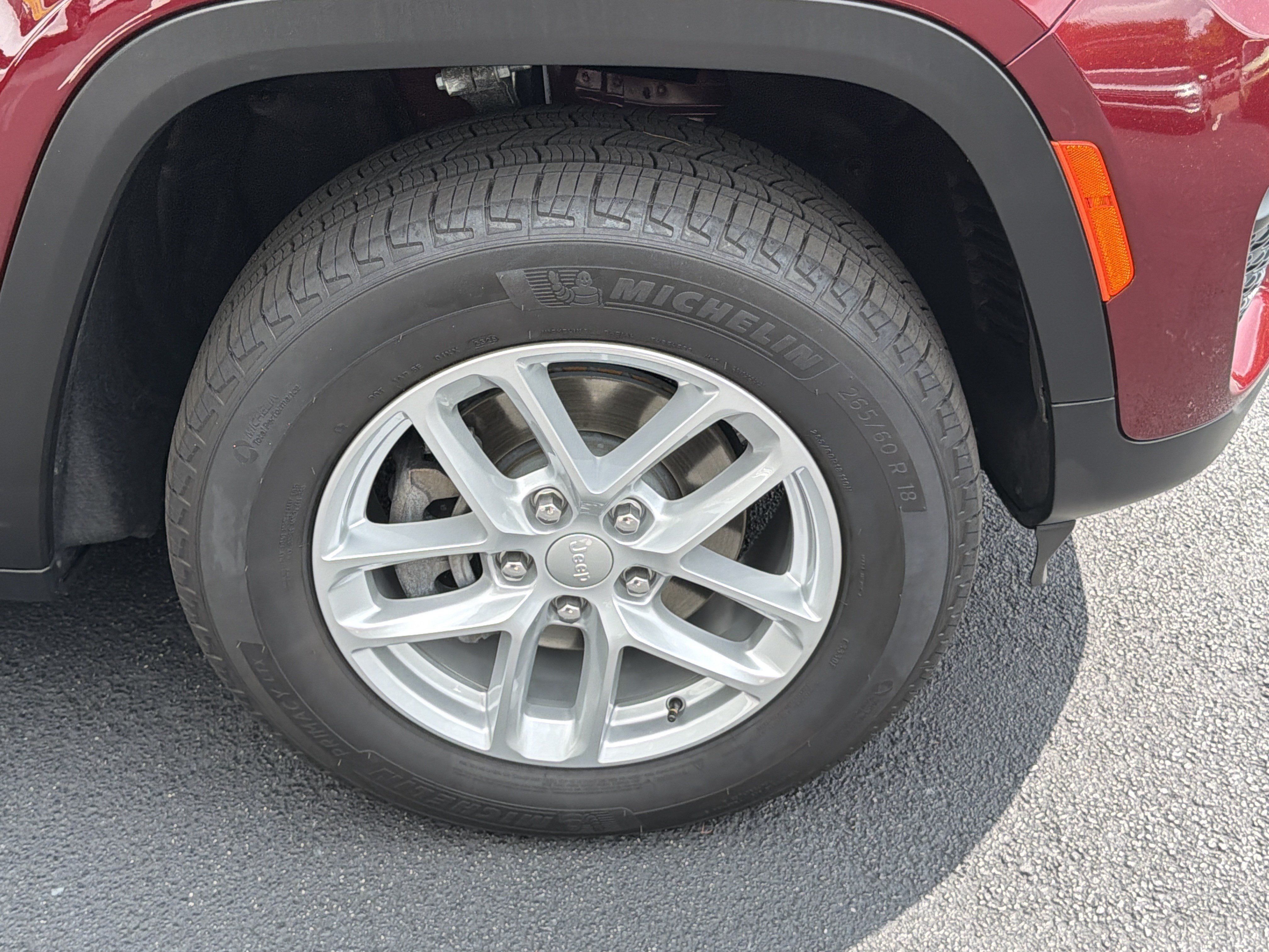 Used 2025 Jeep Grand Cherokee Laredo X RWD image 12