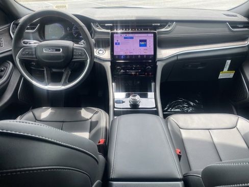 New 2025 Jeep Grand Cherokee L Limited w/ Luxury Tech Group II image 38