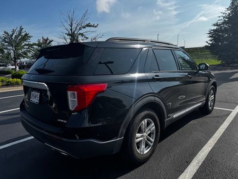 Used 2021 Ford Explorer XLT w/ Equipment Group 202A AWD/4WD image 3