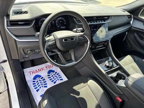 New 2025 Jeep Grand Cherokee Altitude image 38