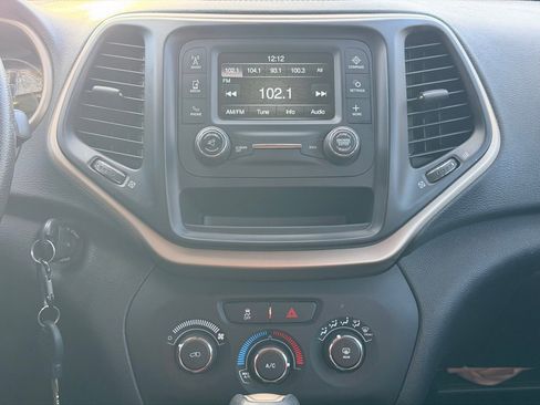 Used 2016 Jeep Cherokee Sport image 14