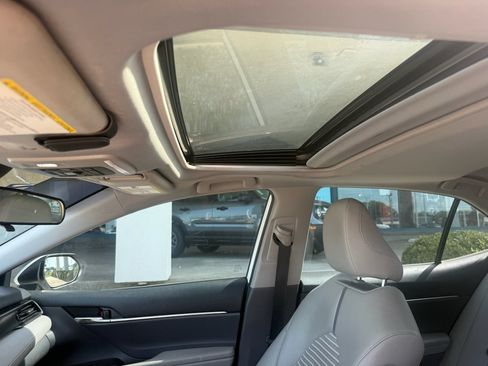 Used 2021 Toyota Camry SE AWD/4WD image 10