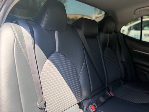 Used 2019 Toyota Camry SE FWD image 13