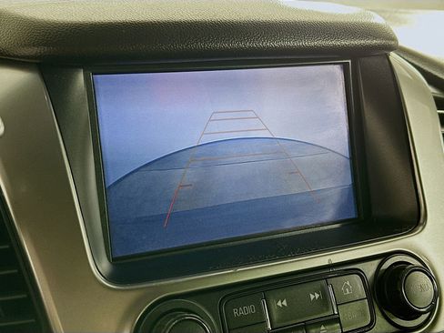 Used 2018 Chevrolet Suburban LT image 23