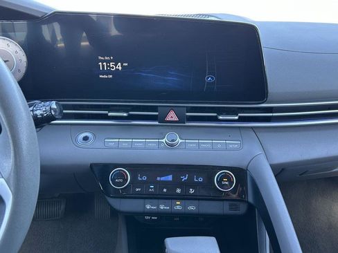Used 2024 Hyundai Elantra SEL image 17
