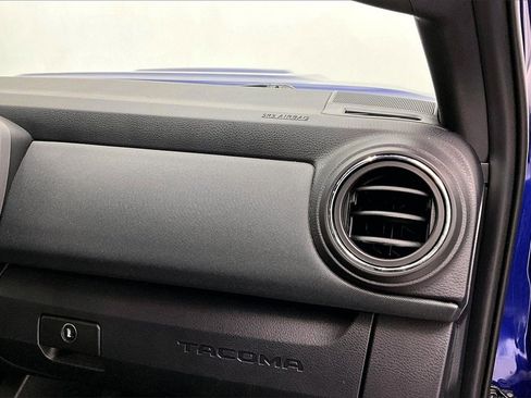 Used 2022 Toyota Tacoma TRD Sport image 16