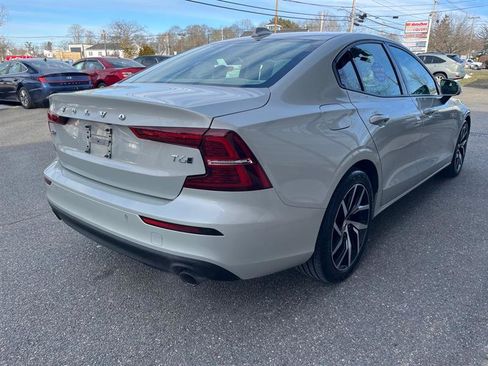 Used 2020 Volvo S60 T6 Momentum image 3