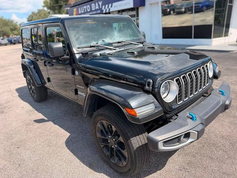 Used 2024 Jeep Wrangler Unlimited Sahara AWD/4WD image 4