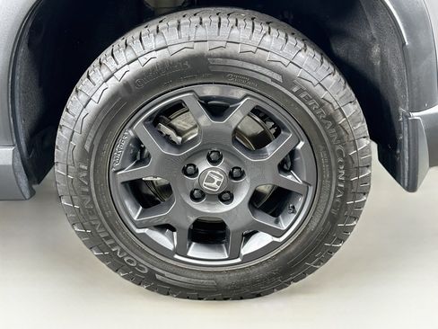 Used 2025 Honda Pilot TrailSport image 11