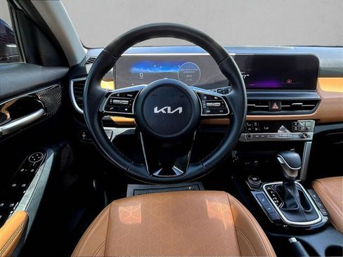 Used 2025 Kia Seltos EX w/ EX Sunroof Package image 7