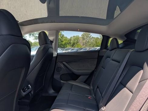 Used 2024 Tesla Model Y Long Range AWD/4WD image 16