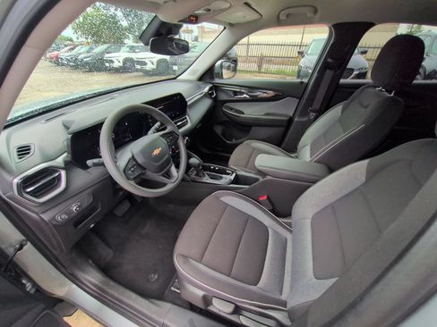 Used 2025 Chevrolet TrailBlazer LT FWD image 13
