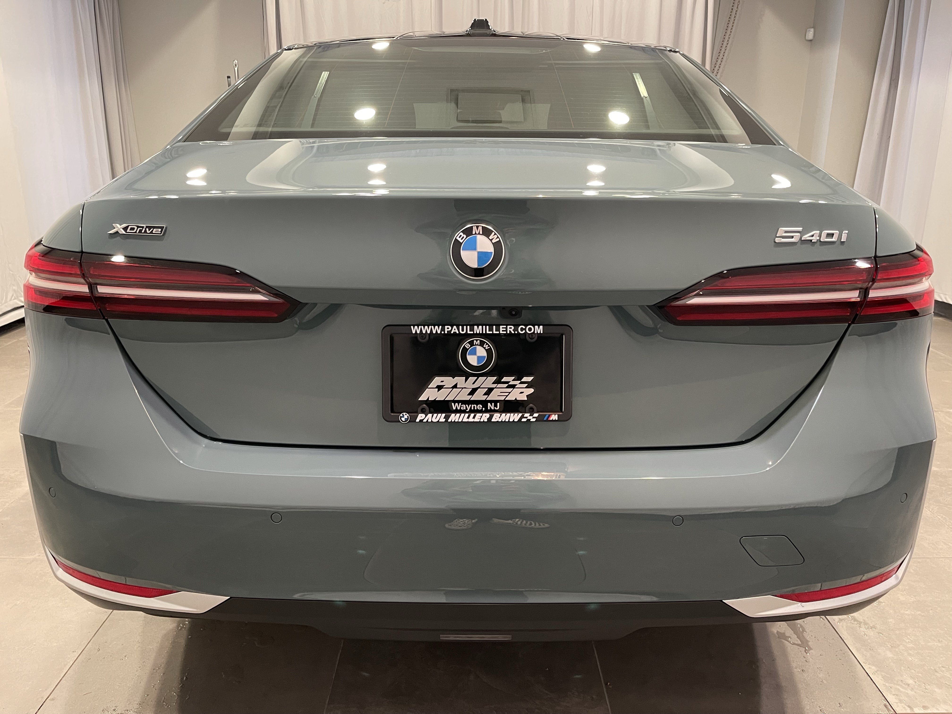 Used 2027 BMW 540i xDrive AWD/4WD image 5