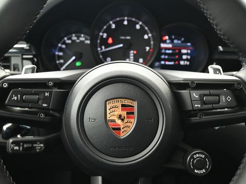 Certified 2026 Porsche Macan AWD/4WD image 19