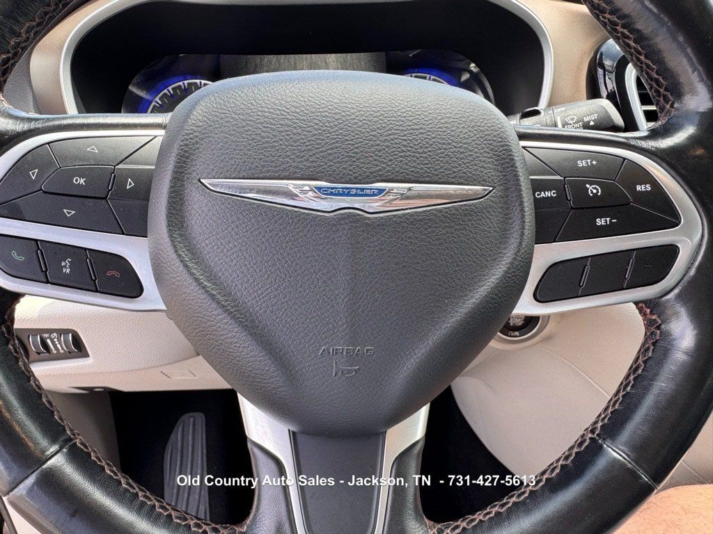 Used 2019 Chrysler Pacifica Touring-L FWD image 22