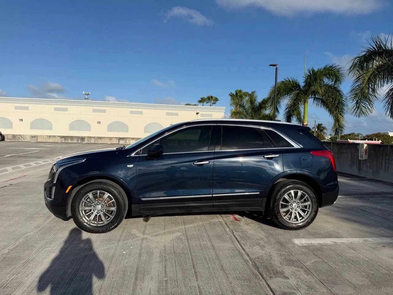Used 2017 Cadillac XT5 Luxury w/ Driver Awareness Package FWD image 5