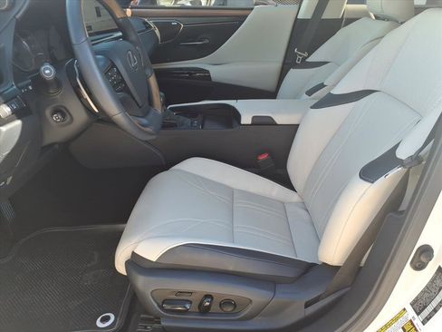 Used 2025 Lexus ES 300h w/ Luxury Package image 22