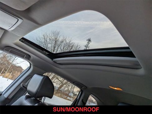 Used 2020 Honda CR-V Touring image 2