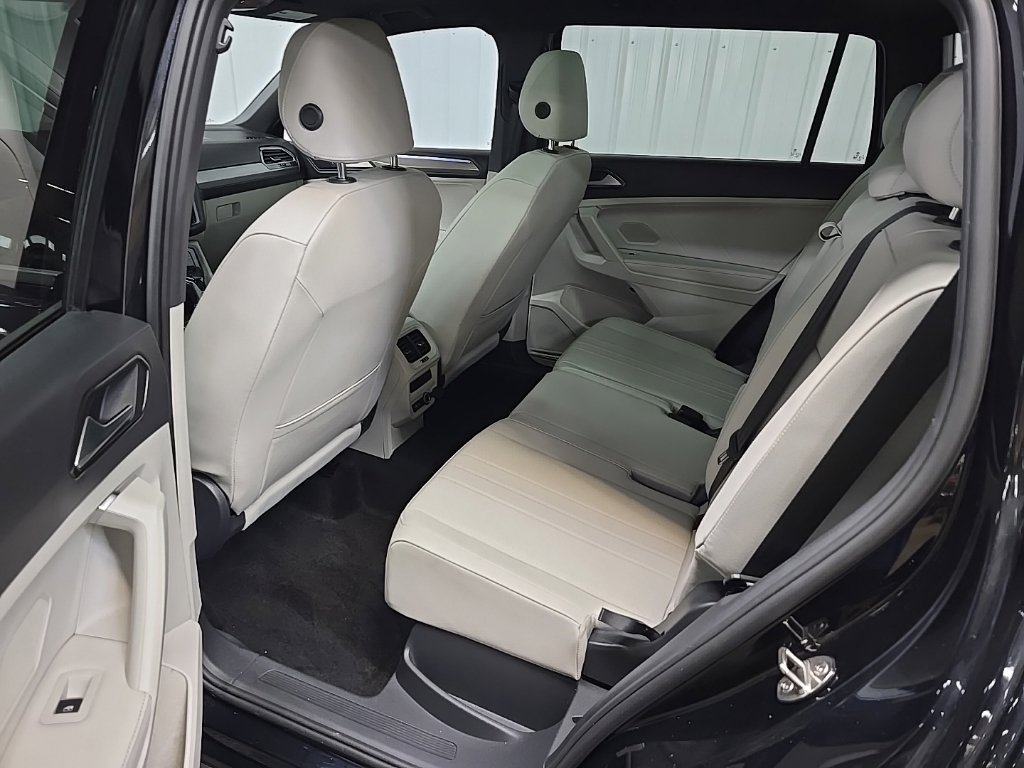 Used 2023 Volkswagen Tiguan SE R-Line AWD/4WD image 31