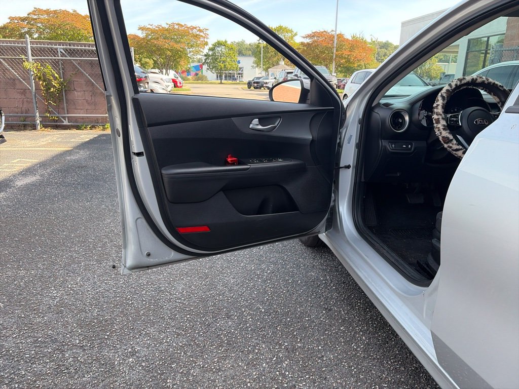 Used 2019 Kia Forte LXS FWD image 17