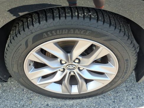 Used 2019 Toyota Avalon XLE FWD image 6