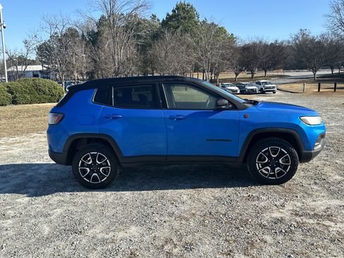 Used 2025 Jeep Compass Trailhawk w/ Trailhawk Elite Group image 4
