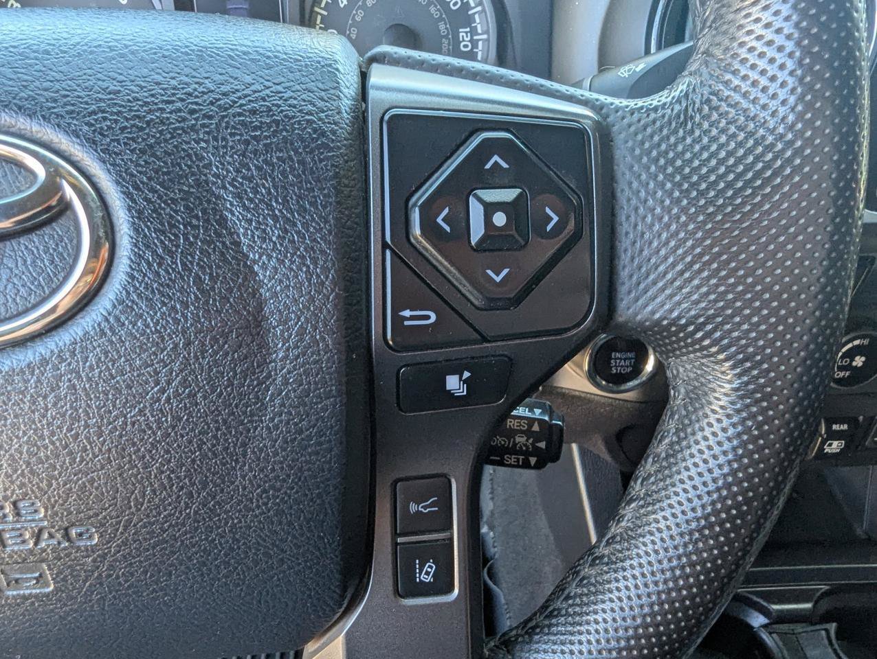 Used 2018 Toyota Tacoma TRD Sport w/ Technology Package AWD/4WD image 14