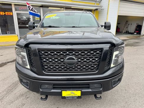 Used 2018 Nissan Titan SV w/ SV Convenience Package image 13
