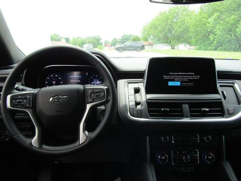 Used 2023 Chevrolet Tahoe Z71 w/ Luxury Package AWD/4WD image 5