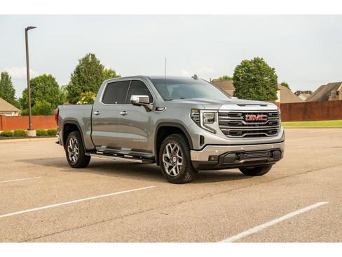 Used 2024 GMC Sierra 1500 SLT AWD/4WD image 3