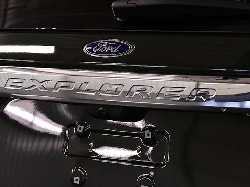 Used 2024 Ford Explorer XLT w/ Equipment Group 202A AWD/4WD image 11