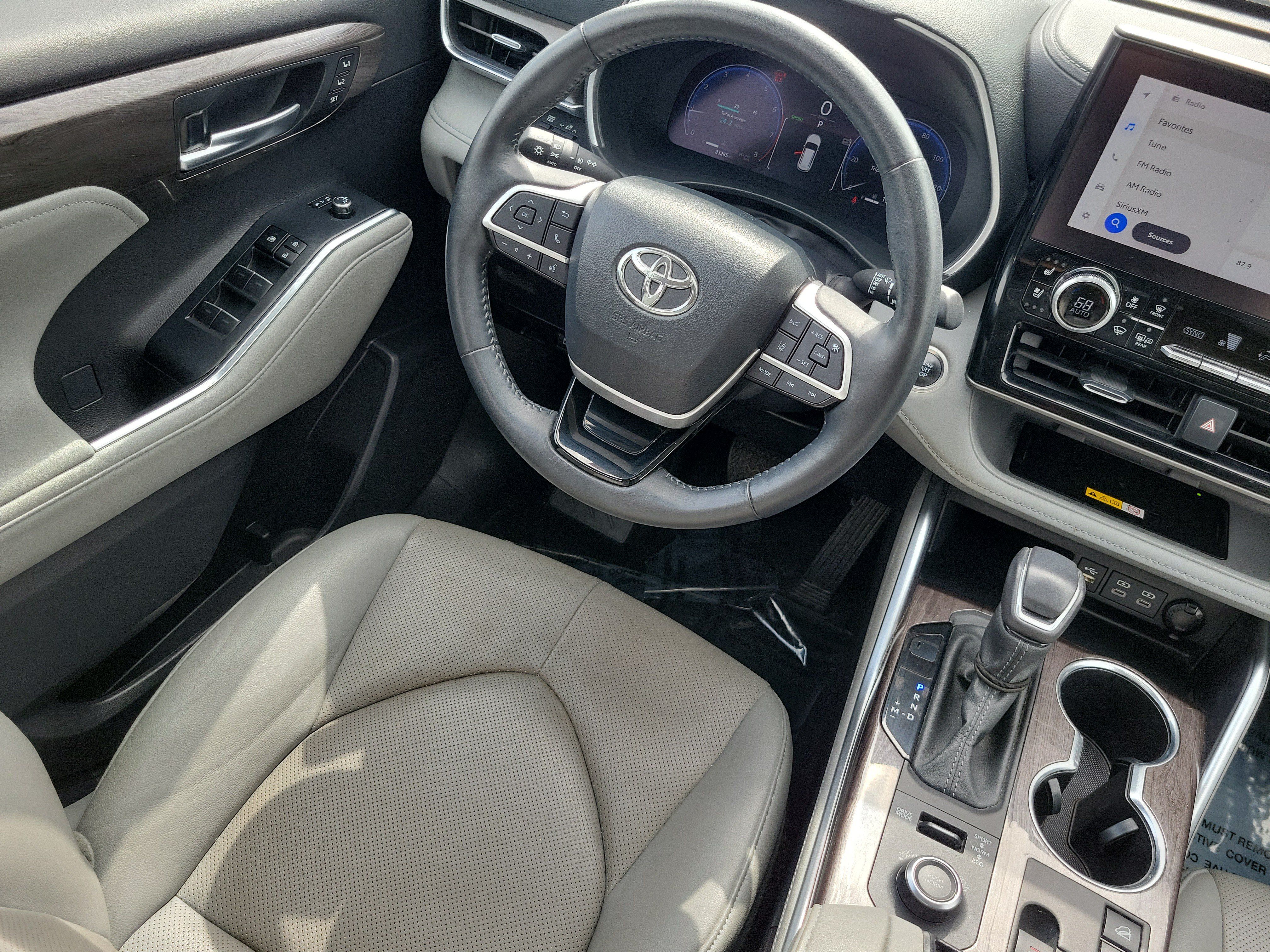 Used 2024 Toyota Highlander Limited AWD/4WD image 18