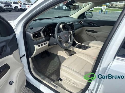 Used 2023 GMC Acadia Denali w/ Denali Technology Package FWD image 12