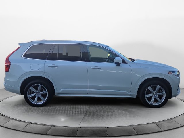 Used 2022 Volvo XC90 T5 Momentum AWD/4WD image 6