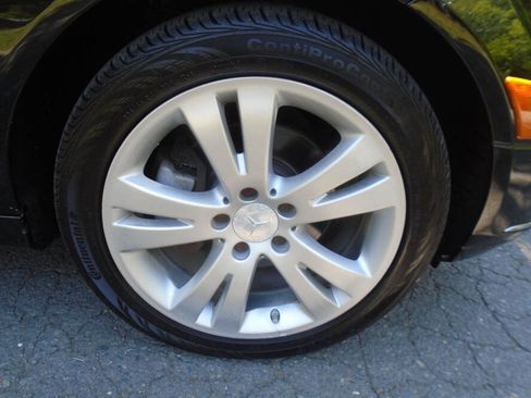 Used 2009 Mercedes-Benz C 300 Sedan image 34