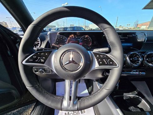 Used 2024 Mercedes-Benz GLB 250 4MATIC image 29