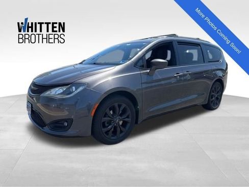 Used 2020 Chrysler Pacifica Touring w/ S Appearance Package FWD image 1