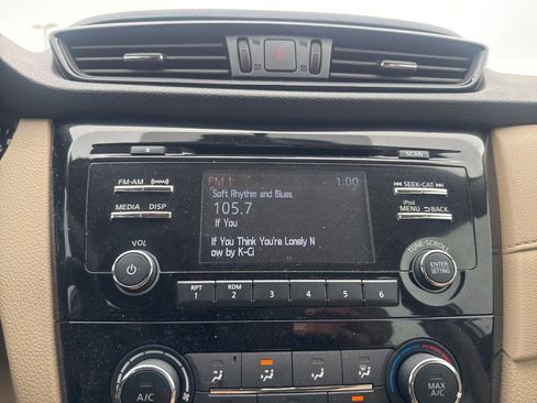 Used 2017 Nissan Rogue S image 35