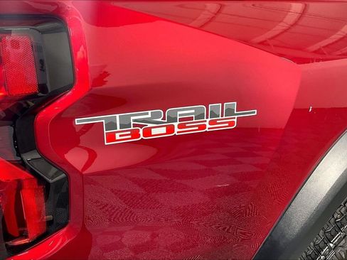 Used 2023 Chevrolet Colorado Trail Boss w/ Technology Package AWD/4WD image 40