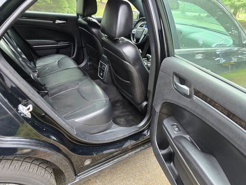 Used 2014 Chrysler 300 C image 12