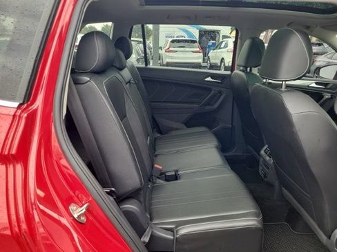 Certified 2024 Volkswagen Tiguan SE w/ Panoramic Sunroof Package FWD image 8