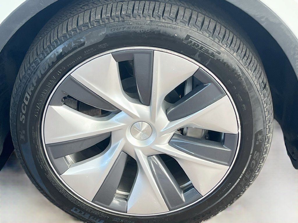 Used 2024 Tesla Model Y Long Range AWD/4WD image 30
