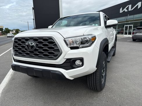 Used 2023 Toyota Tacoma TRD Off-Road AWD/4WD image 10