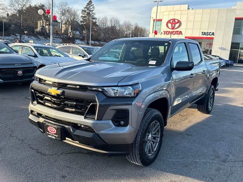 Used 2023 Chevrolet Colorado LT w/ LT Convenience Package image 3