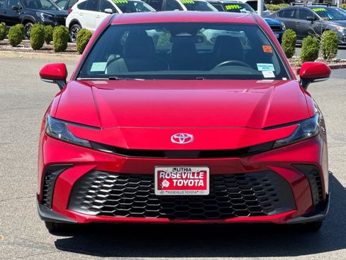 Used 2025 Toyota Camry SE FWD image 10