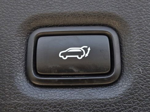 Used 2020 Hyundai Santa Fe SEL w/ Convenience Package FWD image 12
