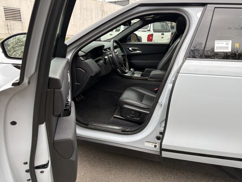 Used 2025 Land Rover Range Rover Velar Dynamic SE image 12