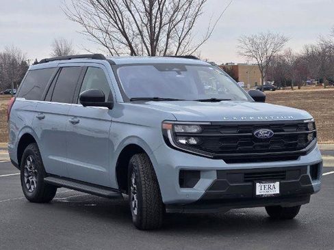 Certified 2025 Ford Expedition Active AWD/4WD image 4